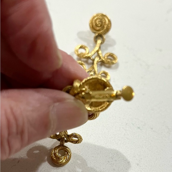 Vintage Gold Tone Rope Twist Dangle Drop Clip on Earrings 2 5/8”, EUC - Picture 4 of 13